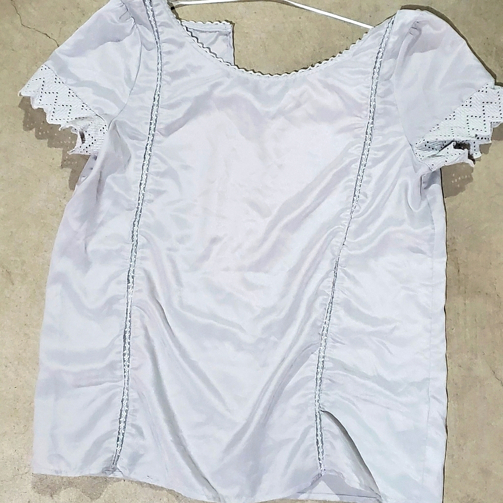 Light grey top